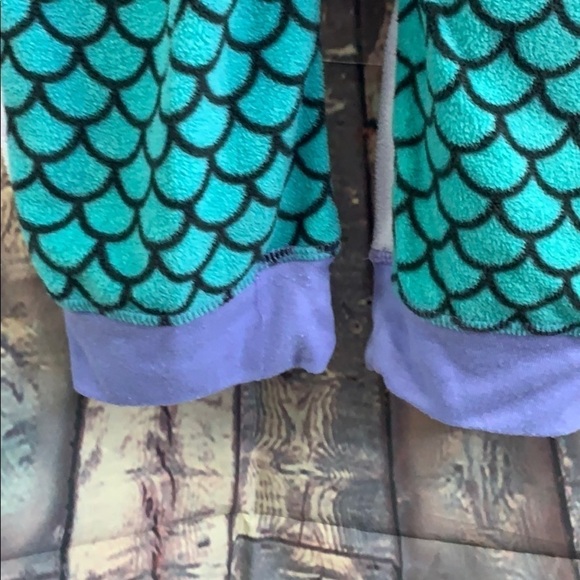 DISNEY The Little Mermaid Pajamas size L/XL - Picture 3 of 7